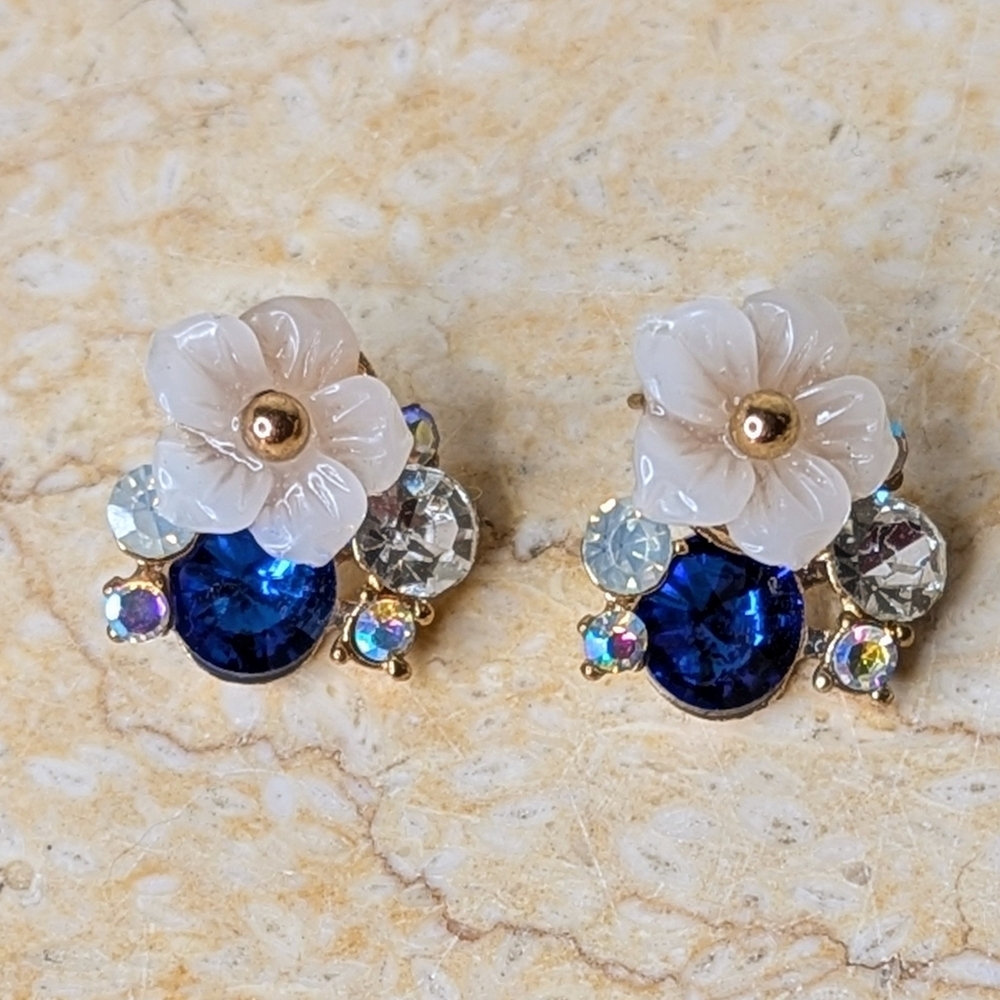 Vintage Rose & Rhinestone Floral Blue Gold Tone Cluster Shiny Stud Earrings